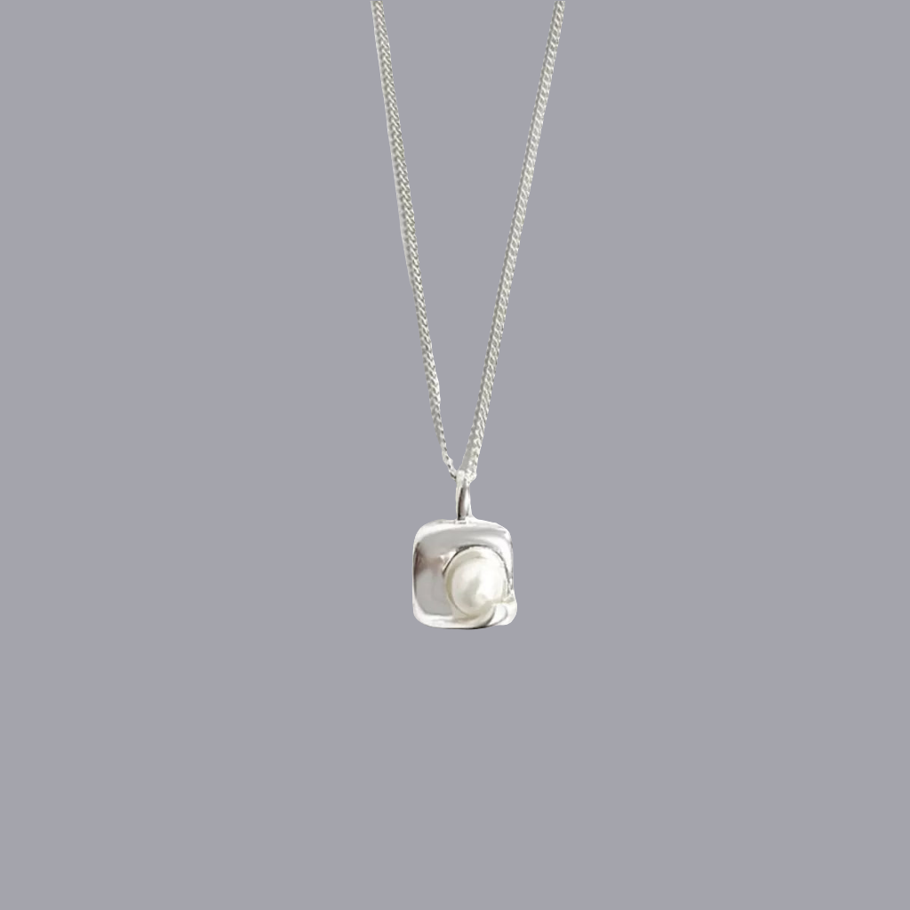 Luma Pearl Necklace