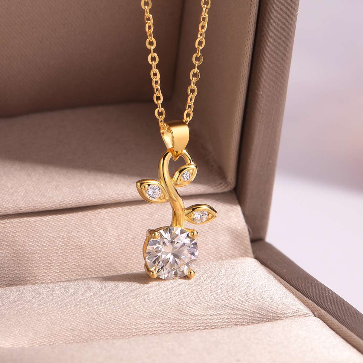 Everleaf Moissanite Necklace